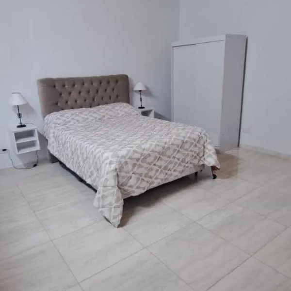 Apartment for 2 people - two，位于Adrogué的酒店