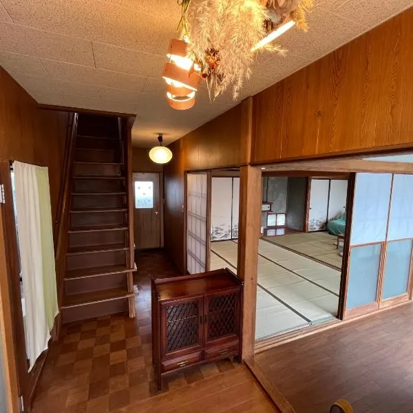 ぶどう畑に囲まれた貸切宿 バーベキュー可能 白百合醸造から徒歩すぐ"Vineyard Vista" Vacation rental BBQ permitted short walk from Winery，位于山梨市的酒店