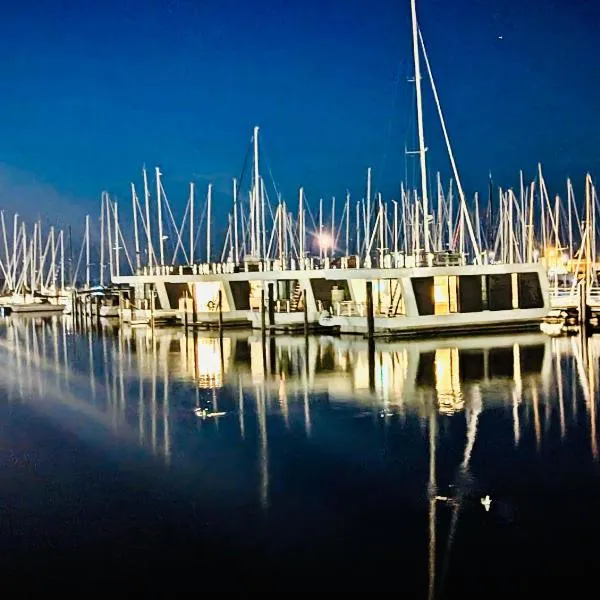 Floating Home Nr 1a，位于拉博埃的酒店