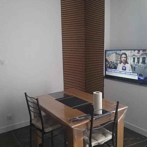 Appartement privé moderne et lumineux plain-pied，位于瓦约纳克斯的酒店
