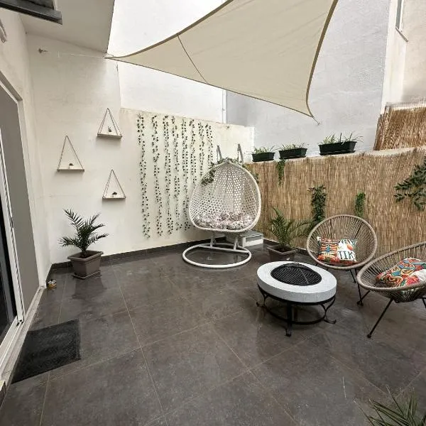 Boho Luxe Terrace - Brand New & Terrace，位于圣朱利安斯的酒店