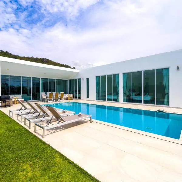 Modern 4 Bedroom Pool Villa KH-A6，位于考陶的酒店