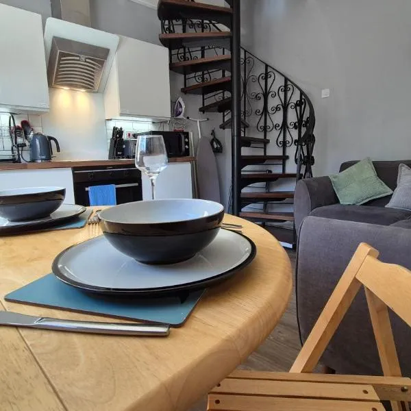 Cosy Mews House, Heart of Mumbles gateway to Gower，位于马伯斯的酒店