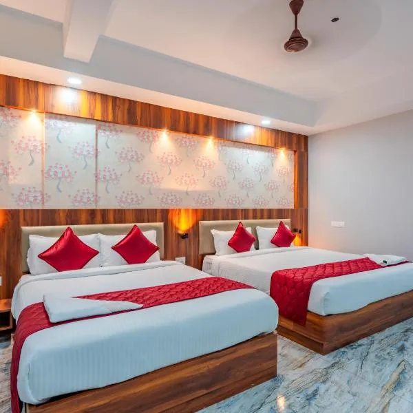 Daan Residency Near Karukapilly Kaloor Palarivattom，位于埃尔讷古勒姆的酒店
