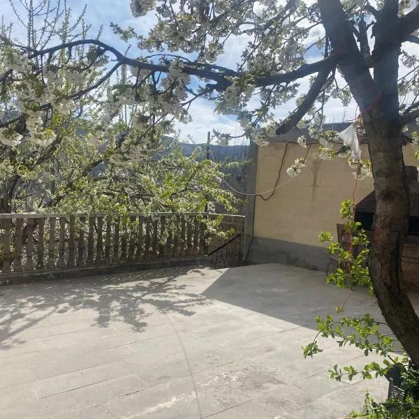 Guest House Lyudmila，位于Garni的酒店