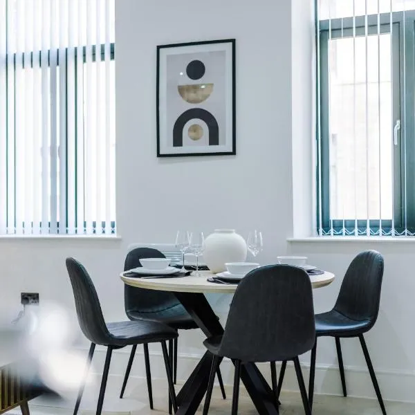 Luxury Modern Bradford City Centre Apartment with Free Parking，位于布雷得佛的酒店