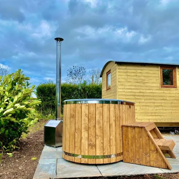 Off-Grid Glamping - Quiet, Starry Escape，位于Yarpole的酒店
