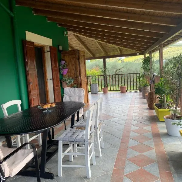 Eden Garden Villa near Knossos，位于Skalánion的酒店