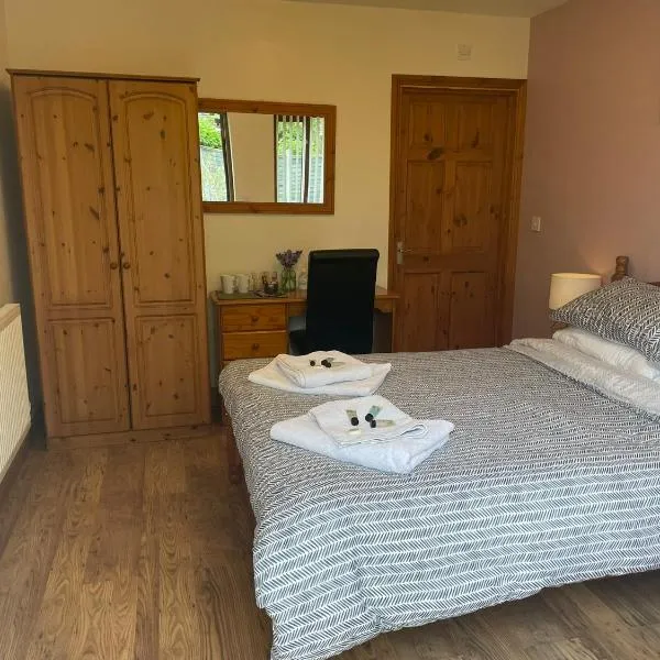 Rooms at the Huntsman Inn，位于Falfield的酒店