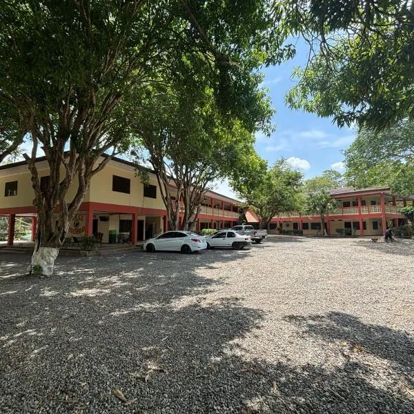 Hotel Rio Mar，位于蓬塔雷纳斯的酒店