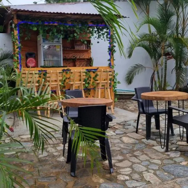 Las Cascadas Hostel，位于伯里塔卡的酒店