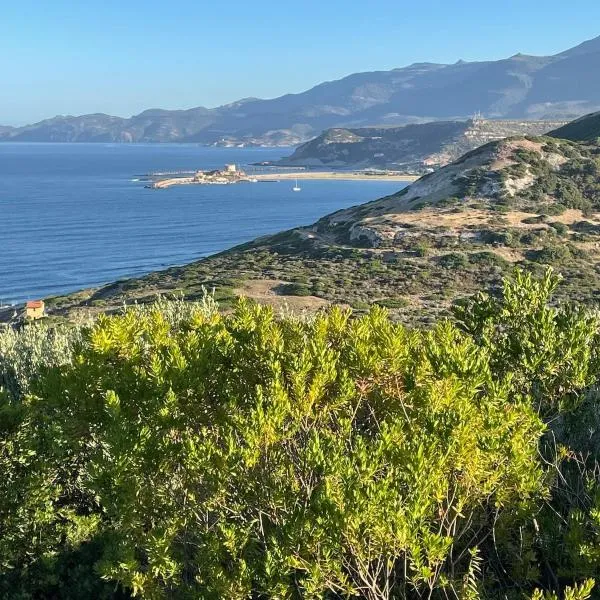 Villa vista mare a Bosa,位于马戈马达斯的酒店