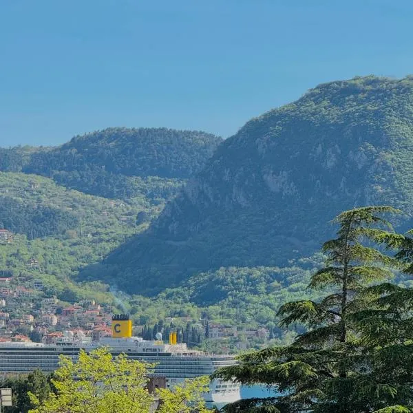Luxury & peaceful sea view duplex in Kotor，位于多布罗塔的酒店