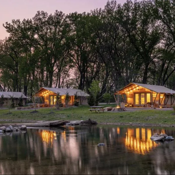 Sankoty Lakes Resort - Cabins & RV Park - Peoria Spring Bay，位于Spring Bay的酒店