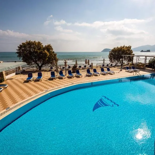地中海海滩度假酒店，位于拉加纳斯的酒店