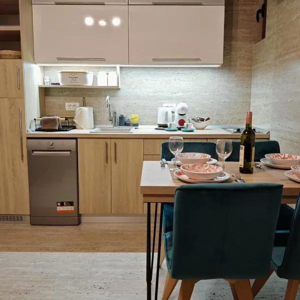 Apartman Doknić，位于代诺维奇的酒店