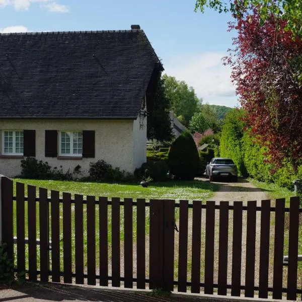 Le Clos Morin - Chambres d'hôtes，位于吉维尼的酒店