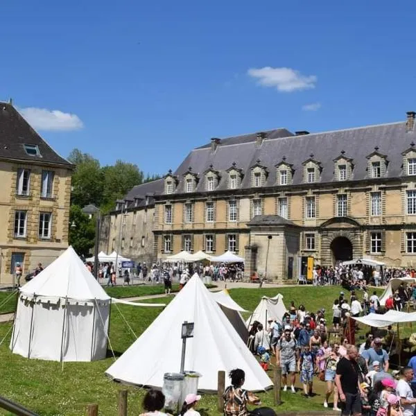 Château des Princes "Prince Cupidon"，位于色当的酒店
