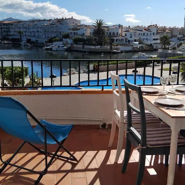 Magnifique vue piscine et canaux - WIFI FIBRE haut débit，位于艾姆布里亚布拉瓦的酒店