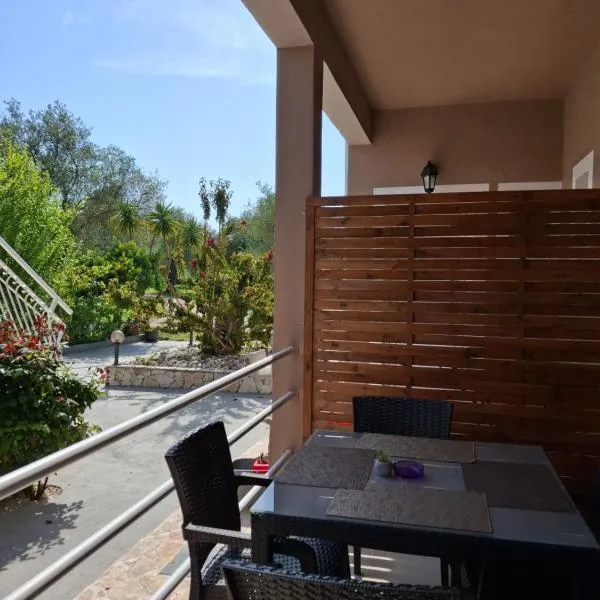 Trousas Double Apartment，位于罗达的酒店