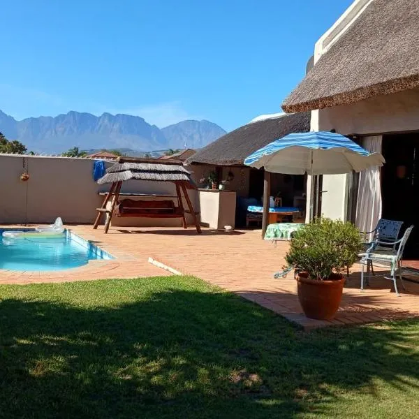 A room with a view at Goedehoop, Strand, Western Cape，位于斯特兰德的酒店