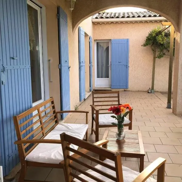Jolie studio en Provence!，位于Pierrevert的酒店
