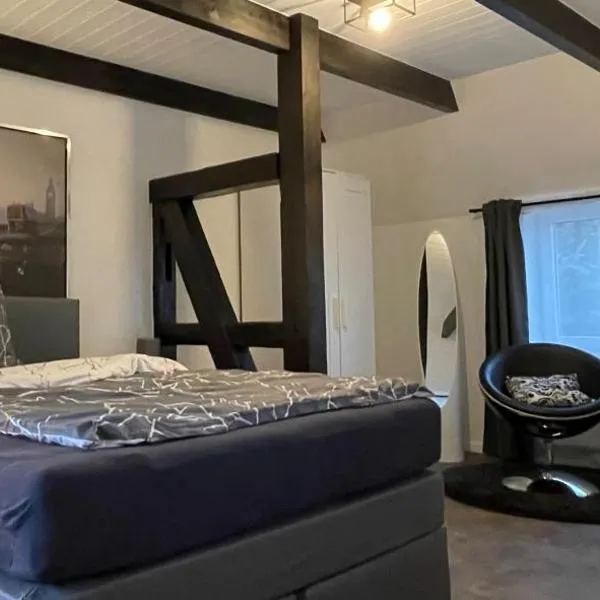 Fachwerkhaus mit 2 getrennten Schlafzimmern, Wohnzimmer und Küche，位于比克堡的酒店