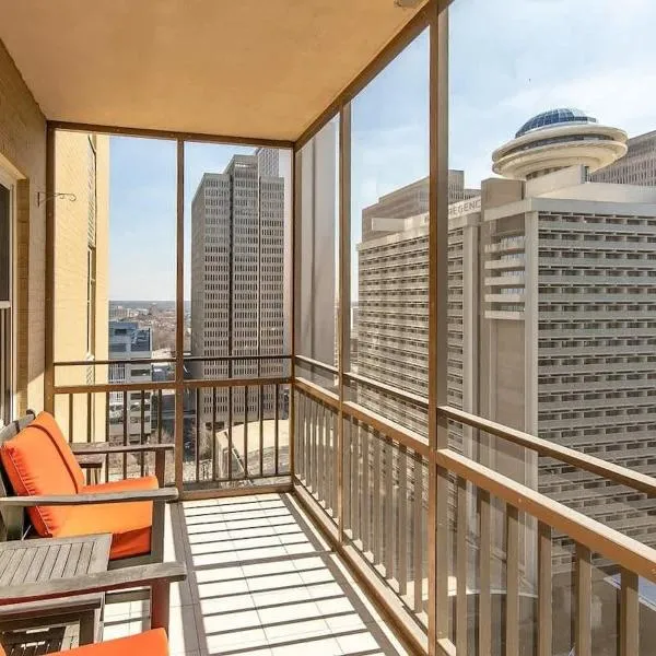 High Rise Downtown Condo with Skyline View，位于亚特兰大的酒店