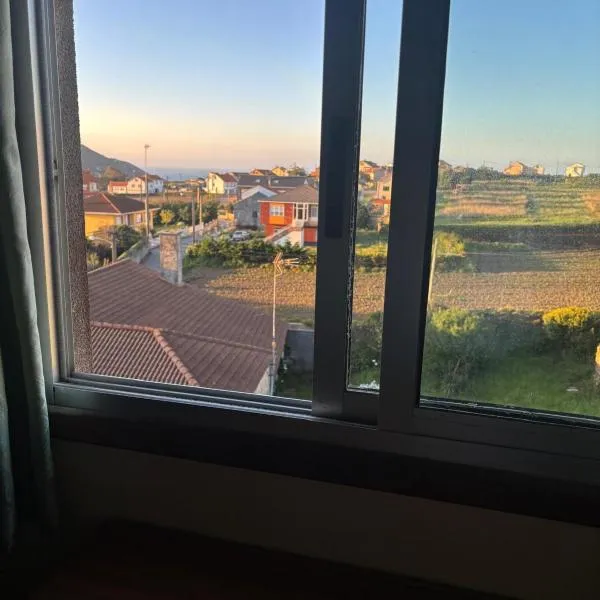 Hotel Restaurante O Esqueiro，位于马尔皮卡的酒店