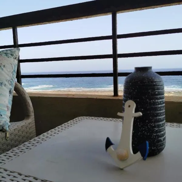 Sea Front Zen Chalet Families Only，位于马特鲁港的酒店