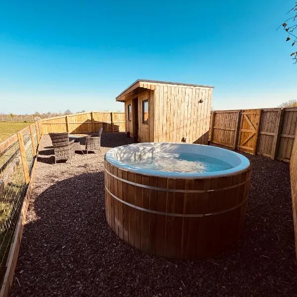 Maylands Farm Glamping Pod，位于Hilperton的酒店
