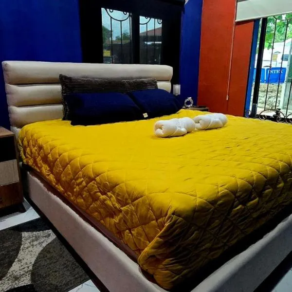 Mini Casa azul con generador electrico y parqueo，位于巴里奥斯港的酒店