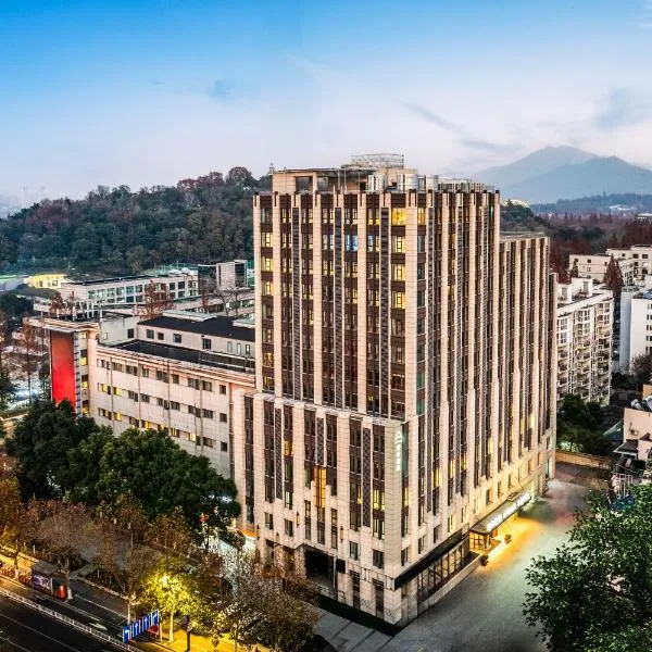 南京鼓楼广场北京东路亚朵酒店，位于南京的酒店