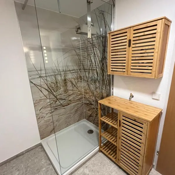 FeWo meisteroffice im Sackgässle, ebenerdige ELW 50qm, Terrasse, vollwertige Küche, Nähe Ulm，位于多尔恩斯塔特的酒店