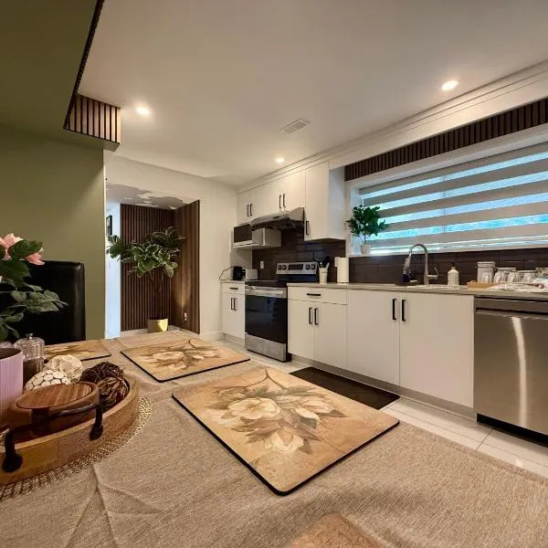 Brand New 2 Bedroom Suite in Langley Twp - Play Area, Patio & Mini Golf，位于奥德格鲁夫的酒店