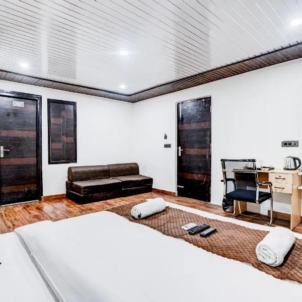 Kings Court Hotel Pitampura，位于新德里的酒店