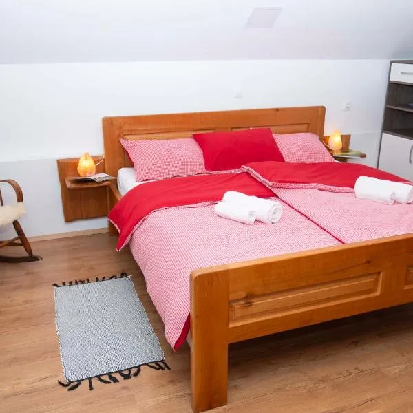 Apartma ''Pri Movernu''，位于Semič的酒店