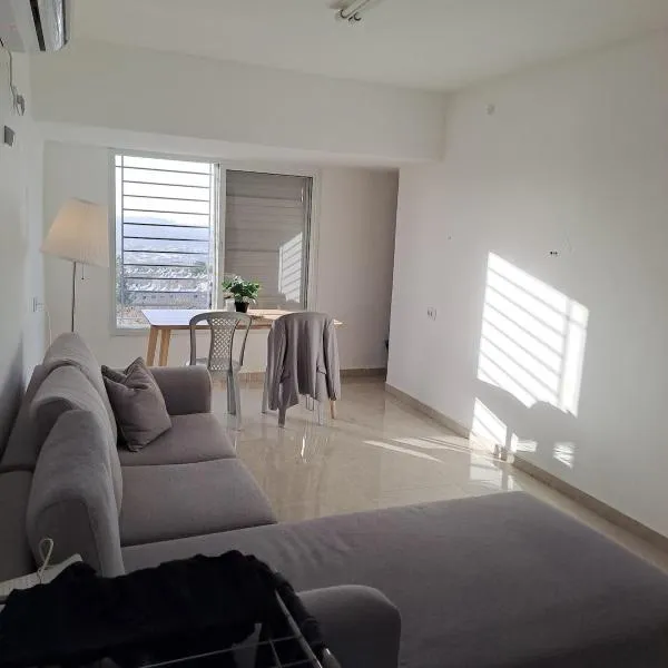 דירה מרווחת ומוארת בבית שמש עם נוף מהמם!，位于贝特谢梅什的酒店