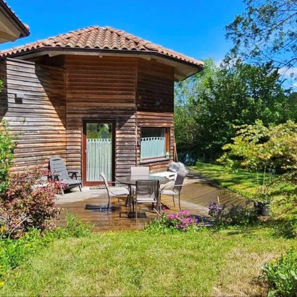 Mini casa con jardín，位于蒙希亚的酒店