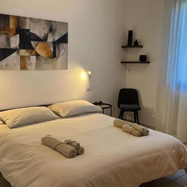 La Casa Bianca Rooms&Lounge，位于切塞纳蒂科的酒店