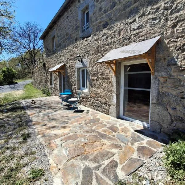 Petit gîte de Carboniès，位于Saint-Félix-de-Lunel的酒店
