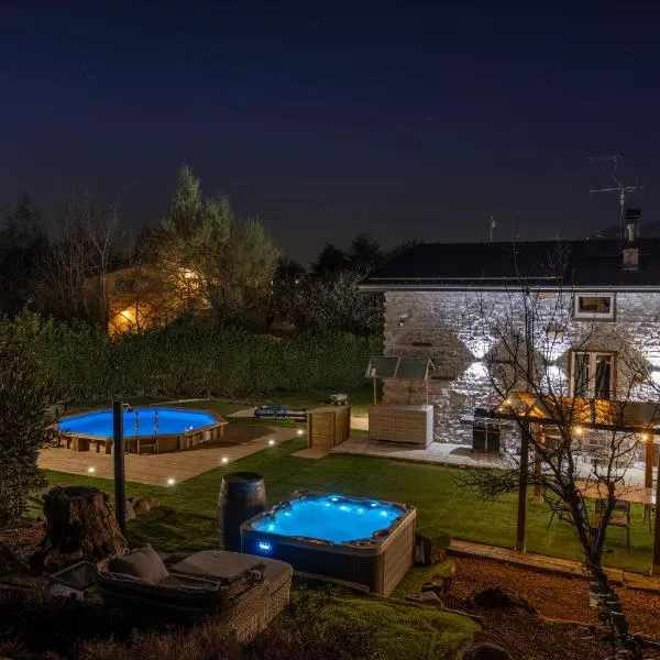 k10 Luxury House, Pool, Jacuzzi, Gym, Sauna, Private garden，位于Lipomo的酒店