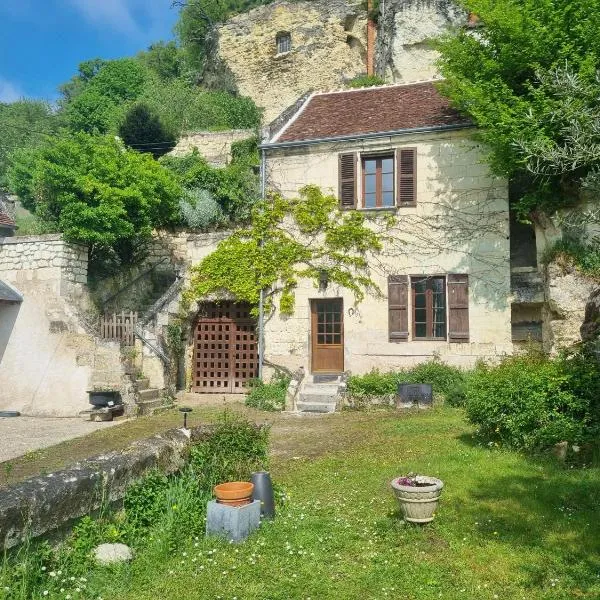 Maison semi troglodyte，位于Bourré的酒店