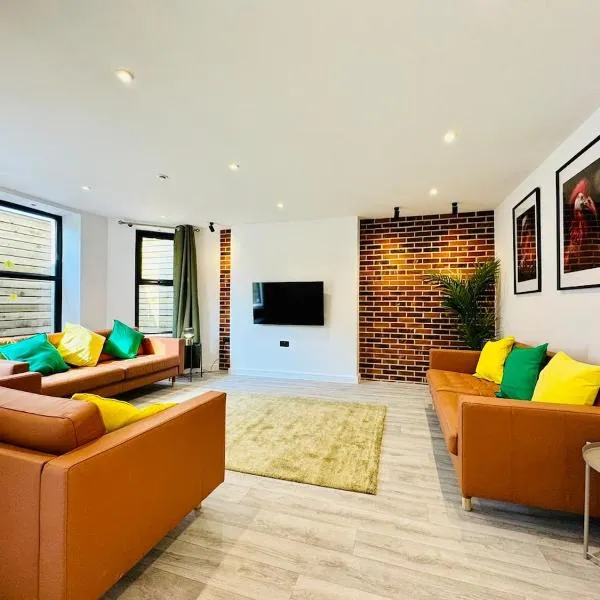 BIG Bournemouth 4-Bedroom - 2-Bathroom - Sleeps 10，位于伯恩茅斯的酒店