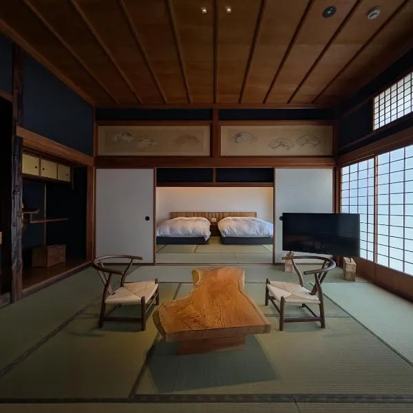 古民家ラグジュアリーホテル 金井西洋館，位于佐渡市的酒店