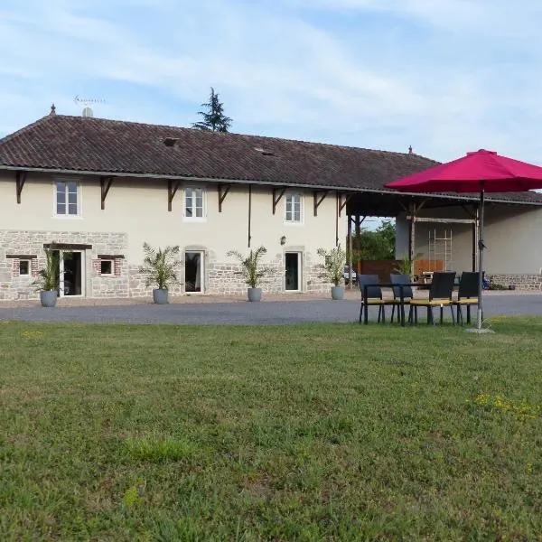Gites Domaine de la Rochere，位于Domsure的酒店