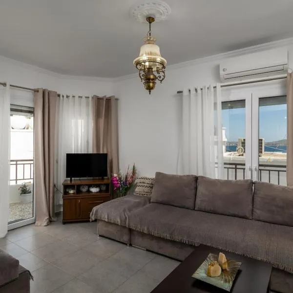 Renalda House in the Port of Adamas，位于阿达玛斯的酒店