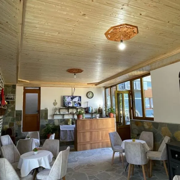 Hostel Xarba，位于吉诺卡斯特的酒店