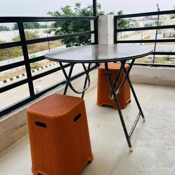 Corporate Hostel & PG，位于Turkapally的酒店