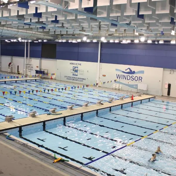 温莎海滨快捷假日酒店，位于温莎的酒店